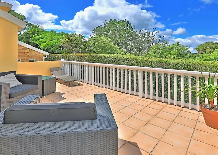 In Remuera With Free Street Carpark, Handy Close To Cuisine Restaurant And Public Transportation